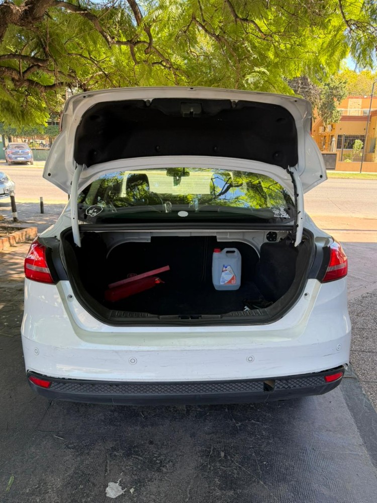 Ford Focus SE — foto 12